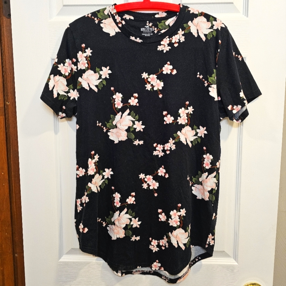 Hollister Black Cherry Blossom Print Curved Hem Tee Medium 100% Cotton